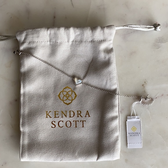 Ari Heart Silver Chain Bracelet In Ivory Mother-Of pearl - Picture 3 of 10